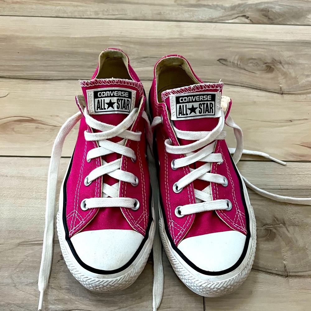 Ladies size 6 converse.